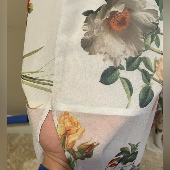 Great dress, has flowers and chest piece - Picture 2 of 6